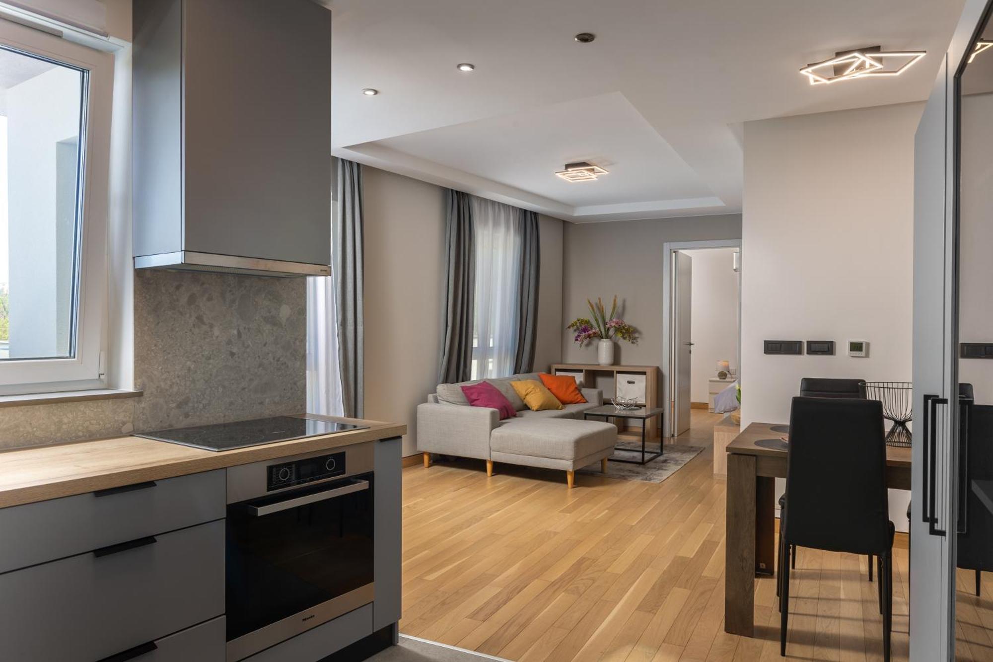 One - Happy Apartment *